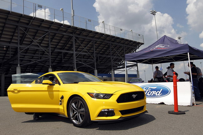 Ford Mustang EcoBoost имеет поддельный звук двигателя