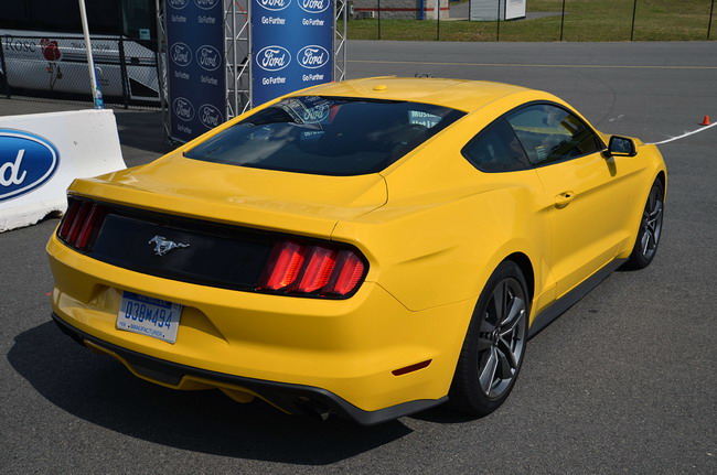 Ford Mustang EcoBoost имеет поддельный звук двигателя