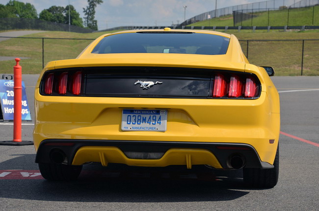 Ford Mustang EcoBoost имеет поддельный звук двигателя