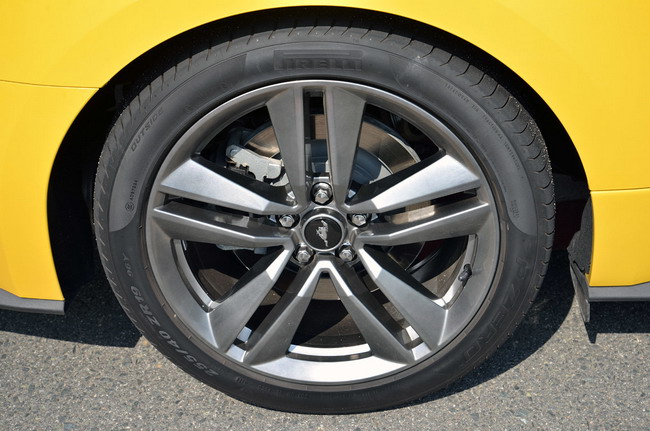 Ford Mustang EcoBoost имеет поддельный звук двигателя