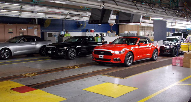 2015 Ford Mustang Convertible направились в дилерские центры