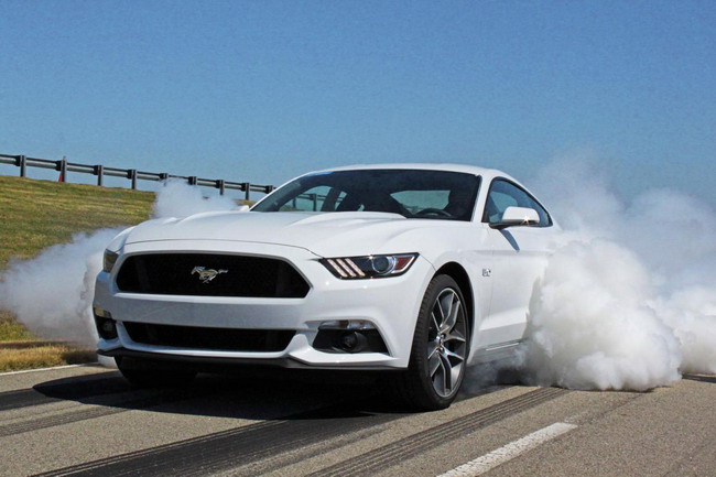 Форд показывает создание 2015 Mustang [Видео]